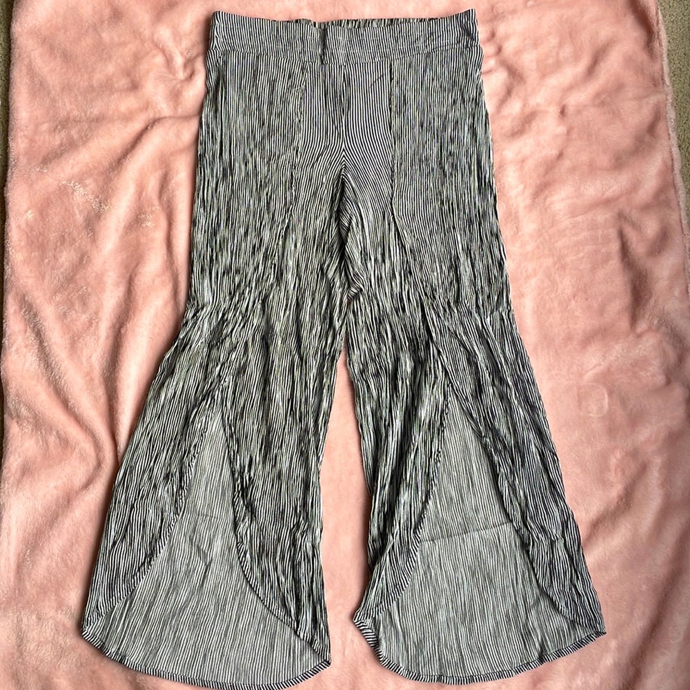 Maurices wide leg ribbed capri